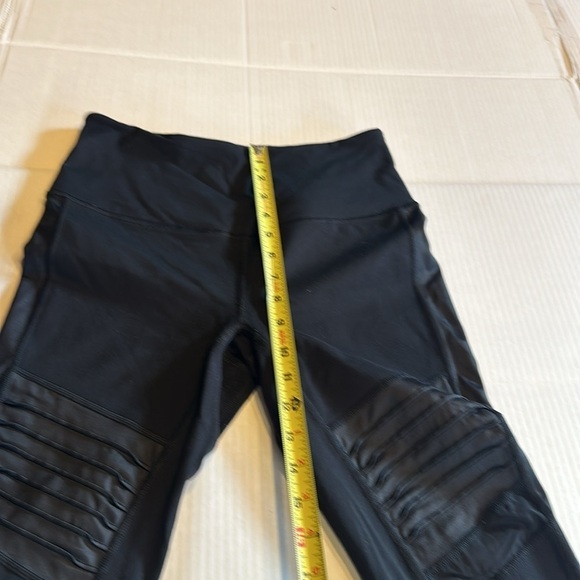 Victorias Secret Sport black leggings with detailed mesh and striping both sides - Picture 3 of 11